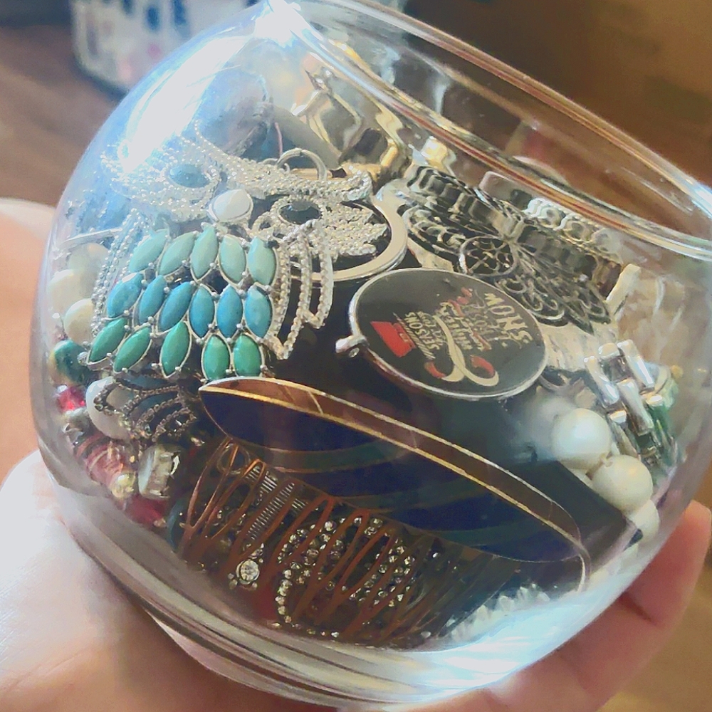 Jewelery jar mystery